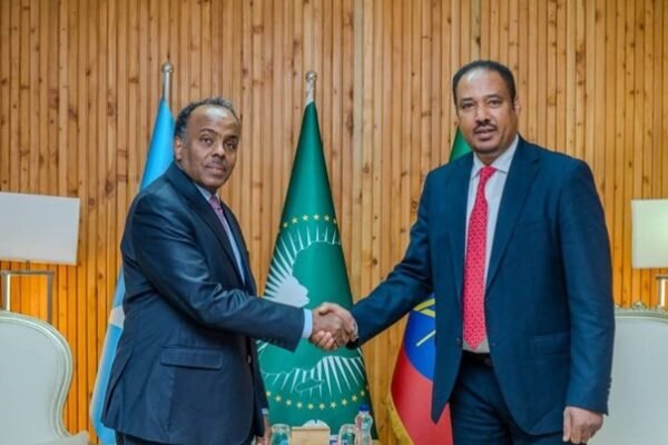 Wasiiru dowlaha arimaha dibada Soomaaliya oo dhigiisa Itoobiya wadahadal kula yeeshay Addis Ababa