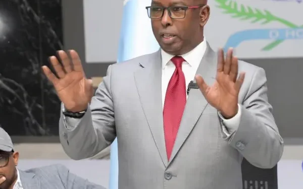 Guddoomiyaha Gobolka Banadir ahna Duqa Magaalada Muqdisho oo Ganacsatada la kulmay
