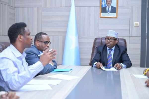 Somalia’s foreign affairs minister meets Asia and Australia department officers