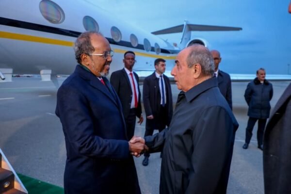 Madaxweyne Xasan Sheekh oo gaaray dalka Azerbaijan