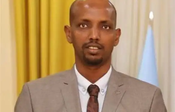 Madaxweyne Xassan Sheekh oo xuquuda u soo celiyay sarkaal hore darajada looga qaaday