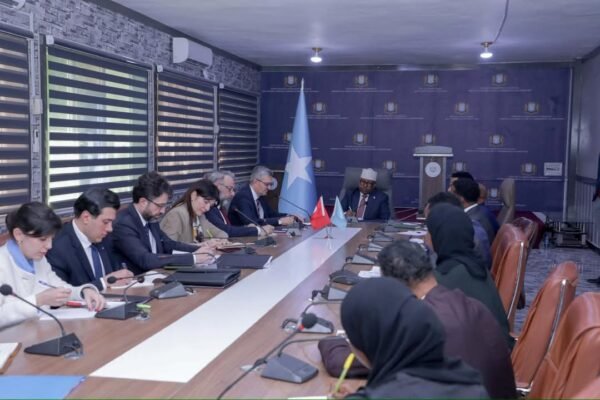 Wasiirka arimada dibada Soomaaliya oo qaabilay wafdi ka socday Turkiga