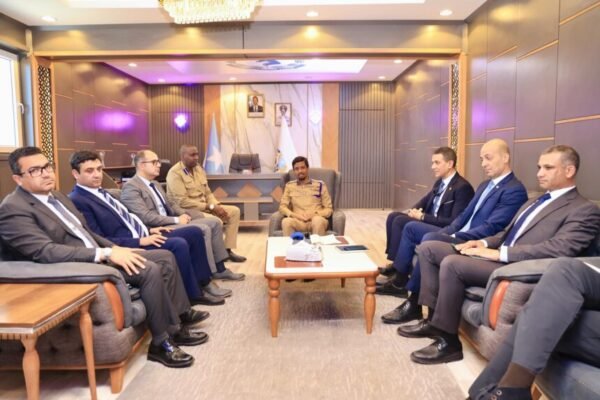 Taliyaha Ciidanka Boliiska oo xafiiskiisa oo qaabilay masuuliyiin ka socday dalka Masar