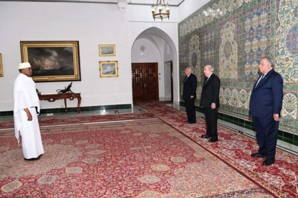 Madaxweynaha Aljeeriya oo aqoonsiga danjiranimo ka guddoomay safiirka Soomaaliya