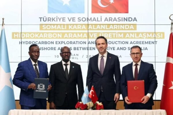Soomaaliya iyo Turkiye oo kala saxeexday heshiis Shidaal Baaris ah