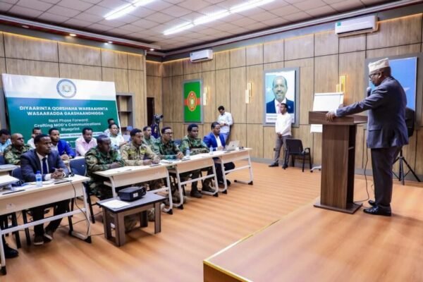 Wasiirka Gaashaandhigga oo si Rasmi ah u Soo Xiray Tababar Lagu Xoojinayo Istaraatiijiyadda Warbaahineed ee Difaaca Qaranka