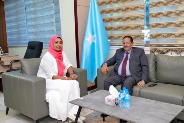 Wasiirka Qoyska iyo Xuquuqul Insaanka oo la kulantay Safiirka Yemen ee Soomaaliya
