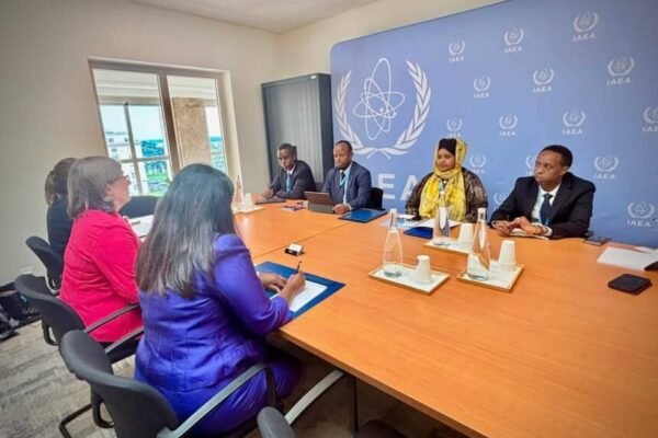 Wasiirka Caafimaadka Soomaaliya oo Kulan Muhiim ah la Qaatay Mas’uuliyiin ka tirsan Hay’adda Tamarta Atomiga ee Adduunka (IAEA)