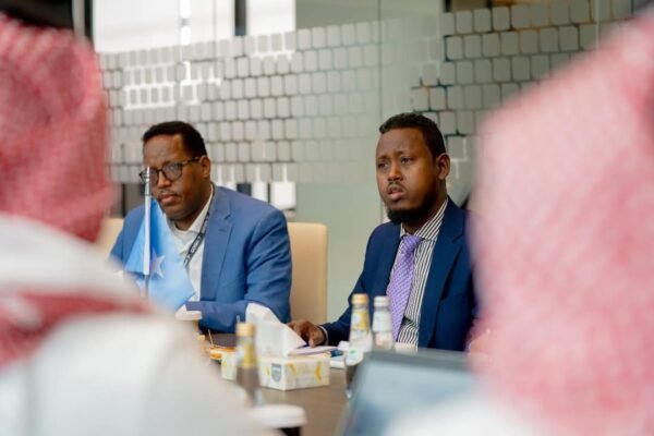 Wasiirka Shaqada Soomaaliya oo Kulan La Yeeshay Mas’uul Sare oo Sacuudi ah si Loogu Xoojiyo Iskaashiga Shaqo Abuurka iyo Horumarinta Bulshada
