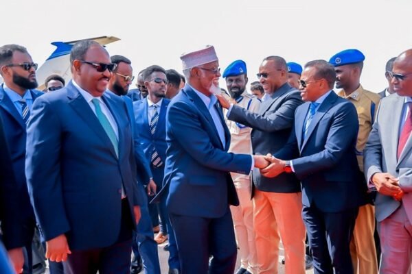 Madaxweynaha Jubbaland oo Booqasho Siyaasadeed Ku Tagay Magaalada Garoowe