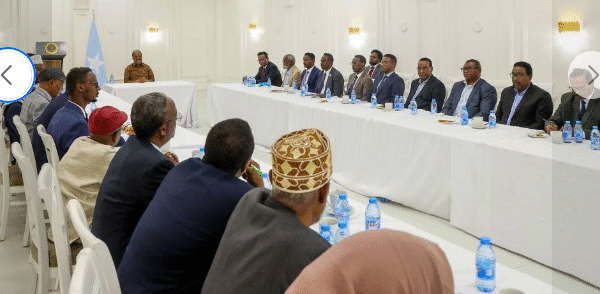 Madaxweyne Xasan Sheekh oo Wadatashi La Yeeshay Hoggaanka Xisbiyada Siyaasadeed ee Diiwaangashan