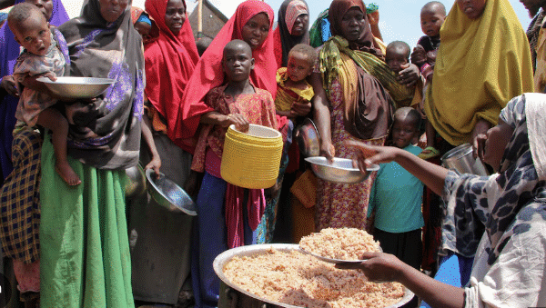 WFP oo sheegtay inay dhimayso kaalmooyinka cuntada la siiyo Soomaaliya